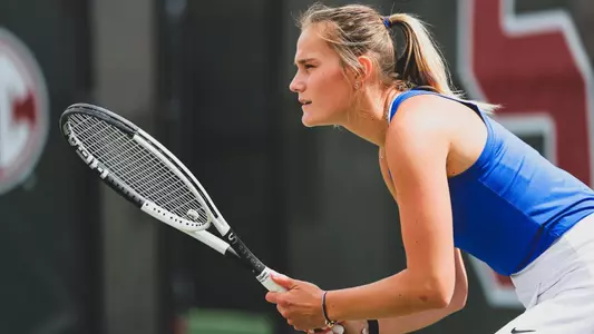 Noemie Oliveras Signee