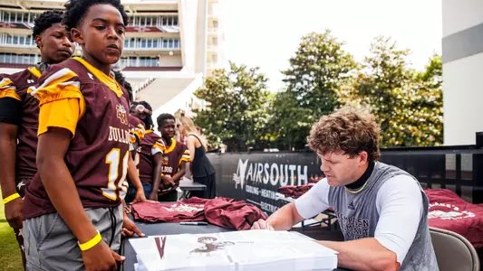 STARKVILLE, MS - April 19, 2025 - Mississippi State Quarterback Blake Shapen (#2) during the 2025 Spring Game at Davis Wade Stadium at Scott Field in Starkville, MS. Photo By Mike Mattina