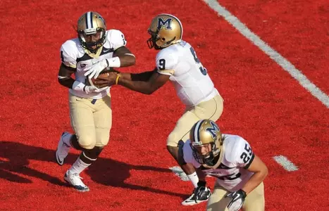 Everett Gilbert taking handoff