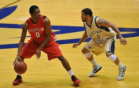 Rod Singleton defends vs. Seattle