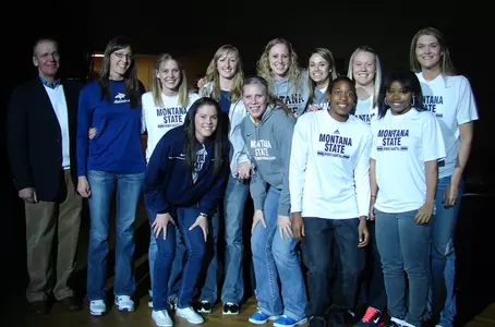 WBB_ALL_BANQUET_GROUP_SHOT_2011