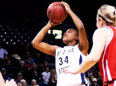 WBB_ADAMS_JUMPER_UMW_2012