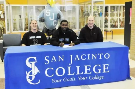 DAVIS_Flavian_Signing 2012