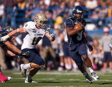 DeNarius McGhee runs