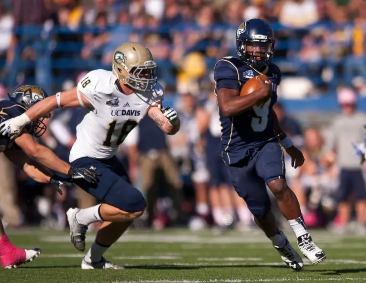 DeNarius McGhee runs