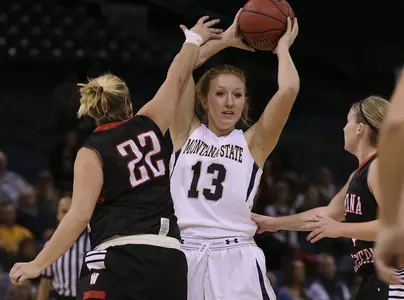 WBB_DEWIT_PASS_UMW_2013