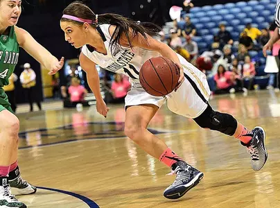 WBB_STOCTON_DRIBBLE_UND_1415