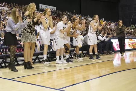 WBB_1516_BENCH_UM