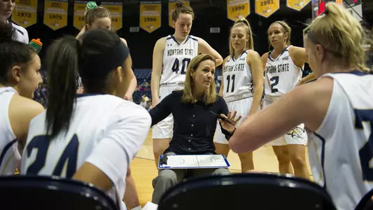 WBB_1718_HUDDLE_TECH
