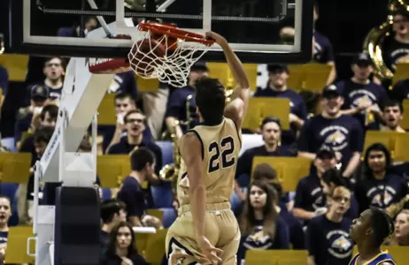 Konner Frey dunks UCSB