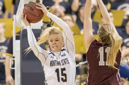 WBB_1617_NORDGAARD_REBOUND_UM_16