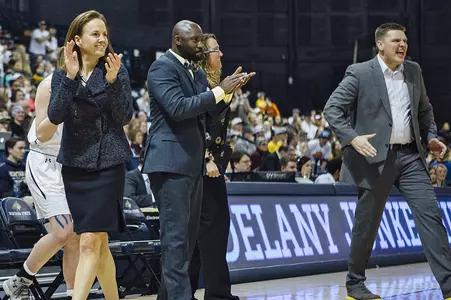 WBB_1617_COACHES_VS_GRIZ