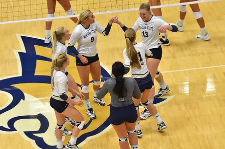 VB_17_HUDDLE_ILLINOIS