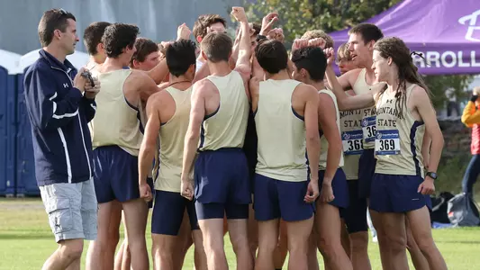 Men_XC_Team_Huddle