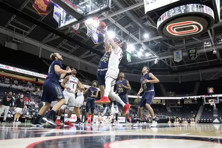 Schuecker battles UNO