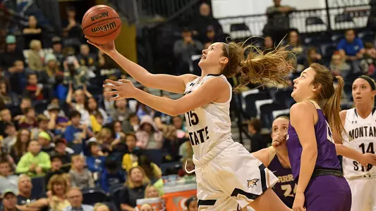 WBB_1819_KUDERER_LAYUP_CC