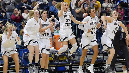 WBB_1819_BENCH_CELEBRATION_OMAHA_RDH