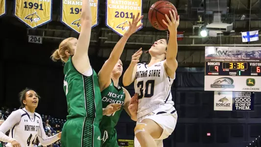 WBB_1718_HATCHARD_LAYUP_UND