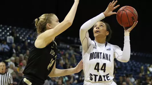 WBB_1819_BRAXTON_LAYUP_UI_AP