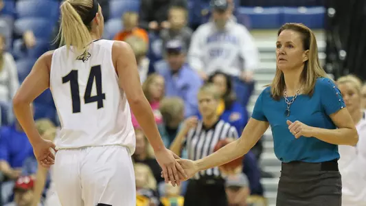 WBB_1819_LUNDBERG_BINFORD_EWU_AP