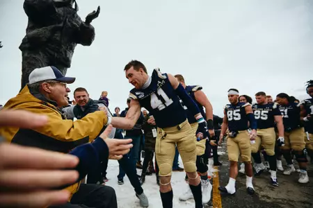 Sonny & Konkol at statue