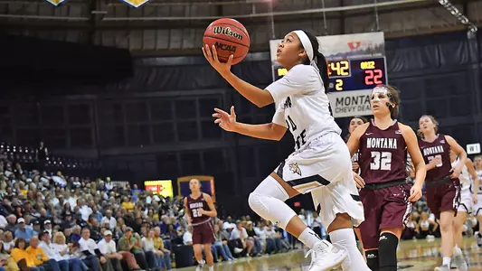 WBB_1819_SQUIRES_LAYUP_1_UM_RDH