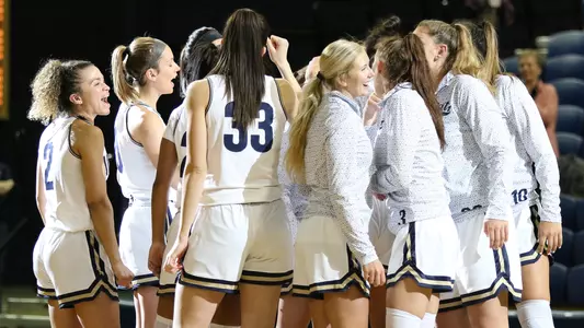 WBB_1920_UNC_PREGAME_HUDDLE
