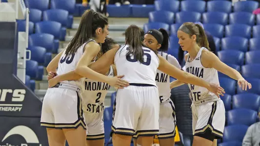 WBB_1920_HUDDLE_SUU_AP