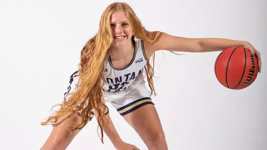 WBB_2021_STENSGARD_POSE_WEB