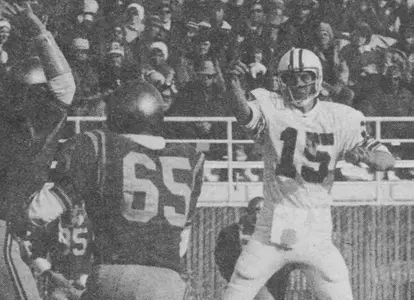 MSU's John Close (65) defends UNH QB Jeff Allen