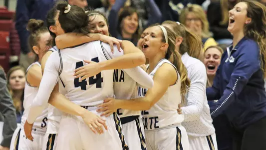 WBB_1920_CAT_GRIZ_CELEBRATION_AP