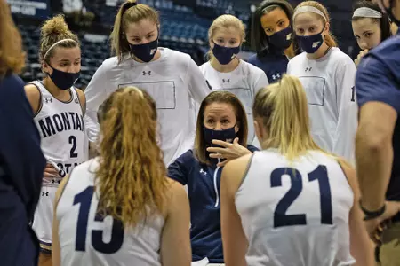 WBB_2021_HUDDLE_SDSU_GB.jpg