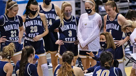 WBB_2021_MSU_V_NAU_2_HUDDLE_GB.jpg
