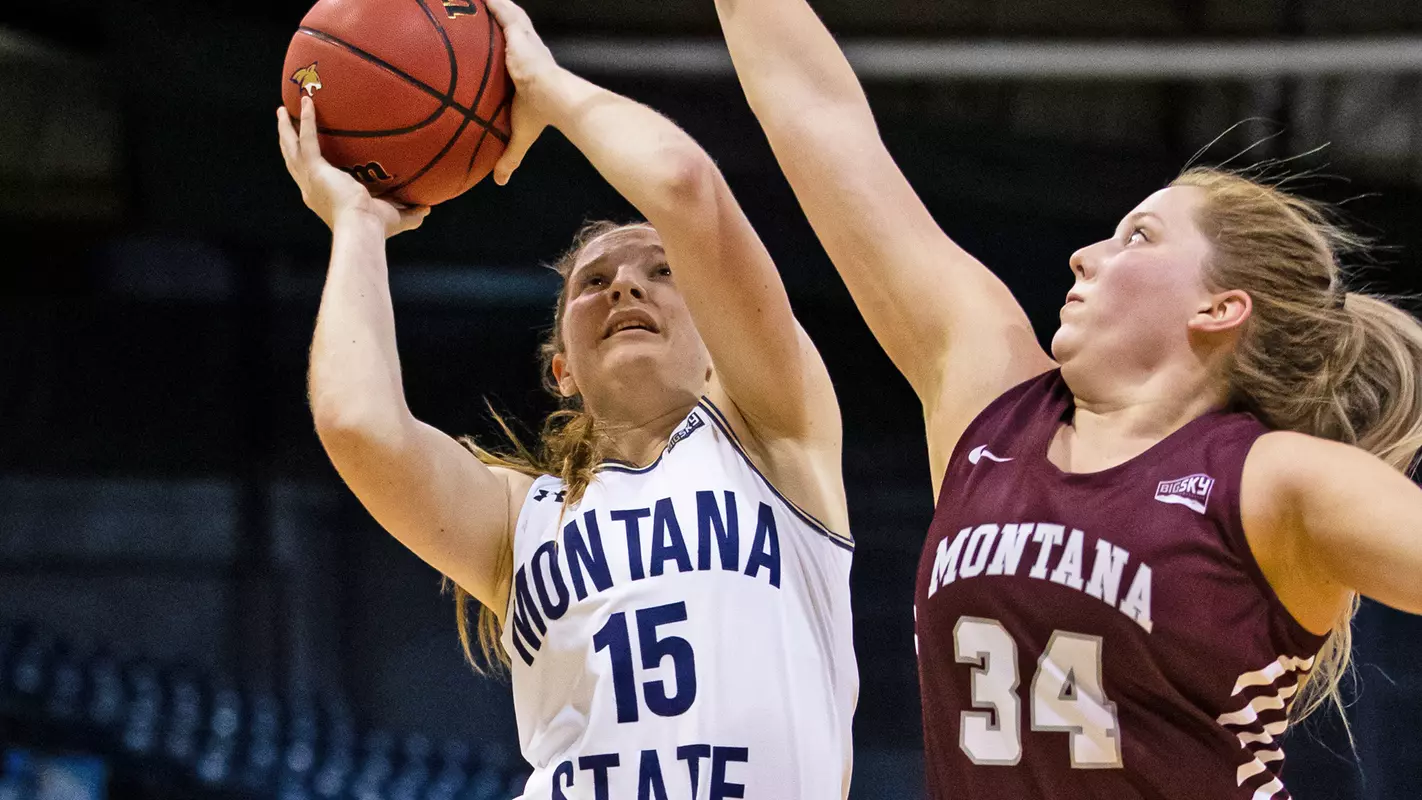 WBB_2021_Leia_Beattie_layin_UM_GB