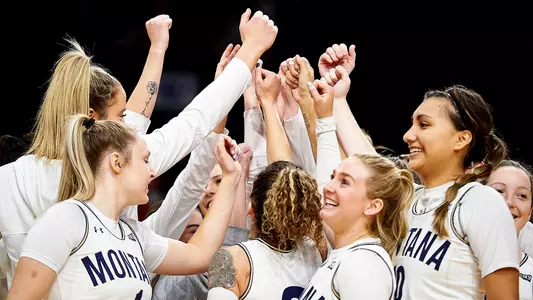 WBB_2122_CC_HUDDLE_A