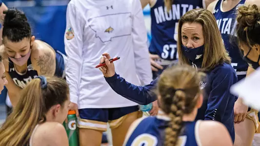 WBB_2021_BINFORD_TIME_OUT_WSU_2.jpg