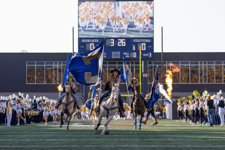 Women's rodeo leading football team (Paige Rasmussen, Shelby Rasmussen, Tayla Moekens, Lindsey