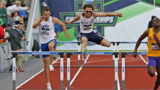 TRK_22_SCHNEIDER_HURDLE_NCAA