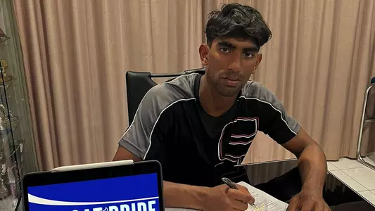 Kanika Jayathilake signing photo