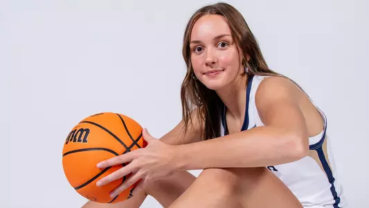 WBB_2324_BUNYAN_POSE