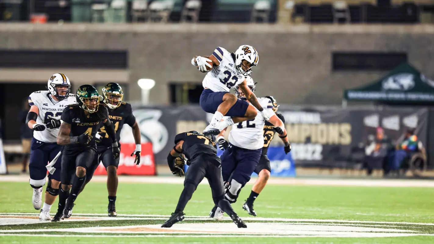Julius Davis_hurdle vs. Sacramento State