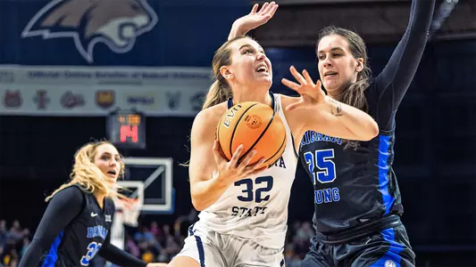 WBB_2324_DYKSTRA_LAYIN_BYU