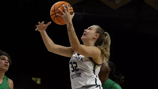 WBB_2324_DYKSTRA_LAYUP_UNT_BCS