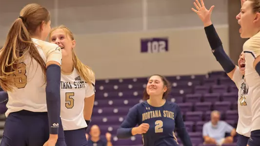 VB_23_BOBCATS_CELEBRATE_TURNAGE_KILL