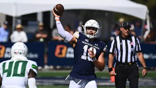 Sean Chambers throws vs. Stetson