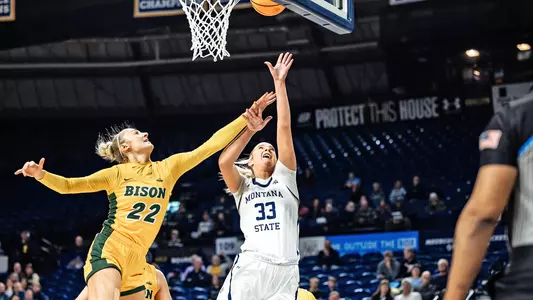 WBB_2324_HEIN_LAYUP_NDSU