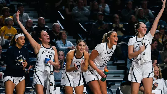 WBB_2324_BENCH_CELEBRATION_NDSU