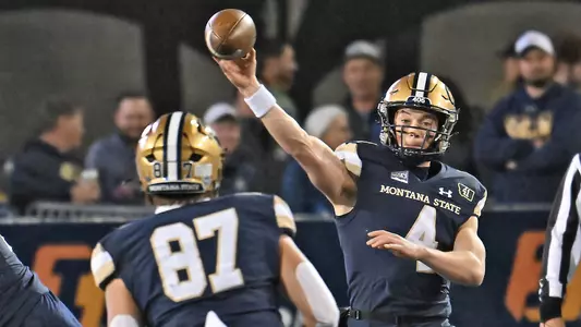 Tommy Mellott throws to Ryan Lonergan