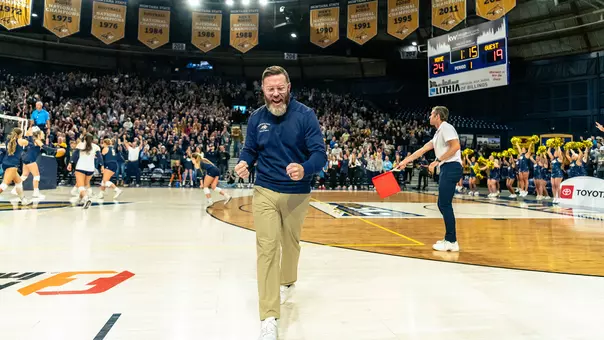 VB_23_HOUK_CELEBRATES_GRIZ_WIN