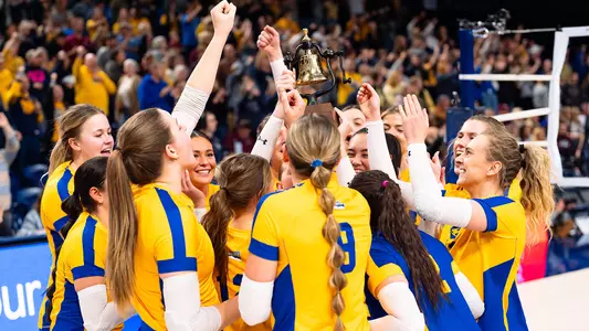 VB_24_CAT_GRIZ_MAIN_LINE_TROPHY_CELEBRATION